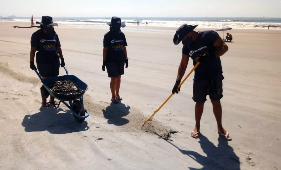 A Companhia de Saneamento do Paraná (Sanepar) já recolheu 515,7425 toneladas de resíduos sólidos nesta temporada de verão.  -  Foto: Divulgação Sanepar