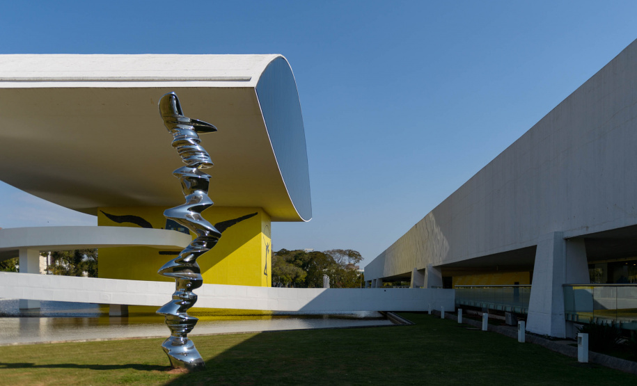O Museu Oscar Niemeyer (MON) será uma ótima opção de entretenimento seguro neste inusitado Carnaval 2021, que acontecerá durante a pandemia, com festas e feriado cancelados e medidas restritivas em vigor. -  Foto: Marcello Kawase/MON