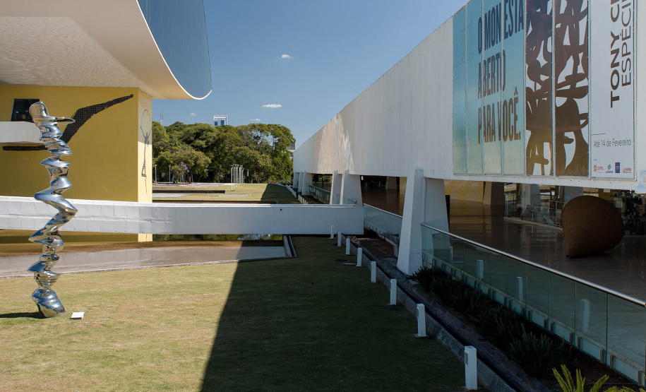 O Museu Oscar Niemeyer (MON) será uma ótima opção de entretenimento seguro neste inusitado Carnaval 2021, que acontecerá durante a pandemia, com festas e feriado cancelados e medidas restritivas em vigor. -  Foto: Marcello Kawase/MON