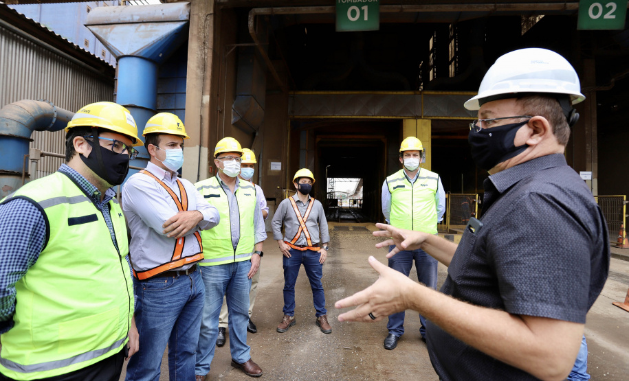 O Grupo de Trabalho do Plano Estadual Ferroviário (GT Ferrovias) realizou, nesta terça-feira (9), a primeira visita técnica ao Porto de Paranaguá. In loco, a comitiva conheceu os projetos que a Portos do Paraná desenvolve para aumentar a participação dessa matriz modal no transporte de carga. A pauta do encontro foi a importância da integração. Imagens: Claudio Neves/Portos do Paraná