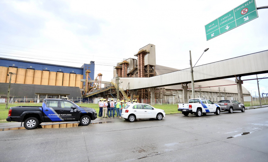 O Grupo de Trabalho do Plano Estadual Ferroviário (GT Ferrovias) realizou, nesta terça-feira (9), a primeira visita técnica ao Porto de Paranaguá. In loco, a comitiva conheceu os projetos que a Portos do Paraná desenvolve para aumentar a participação dessa matriz modal no transporte de carga. A pauta do encontro foi a importância da integração. Imagens: Claudio Neves/Portos do Paraná