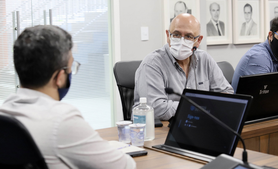 O Grupo de Trabalho do Plano Estadual Ferroviário (GT Ferrovias) realizou, nesta terça-feira (9), a primeira visita técnica ao Porto de Paranaguá. In loco, a comitiva conheceu os projetos que a Portos do Paraná desenvolve para aumentar a participação dessa matriz modal no transporte de carga. A pauta do encontro foi a importância da integração. Imagens: Claudio Neves/Portos do Paraná