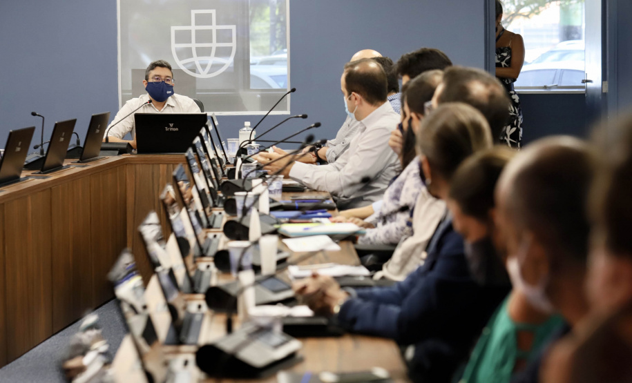 O Grupo de Trabalho do Plano Estadual Ferroviário (GT Ferrovias) realizou, nesta terça-feira (9), a primeira visita técnica ao Porto de Paranaguá. In loco, a comitiva conheceu os projetos que a Portos do Paraná desenvolve para aumentar a participação dessa matriz modal no transporte de carga. A pauta do encontro foi a importância da integração. Imagens: Claudio Neves/Portos do Paraná