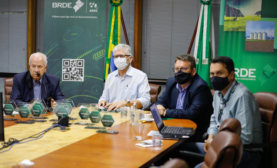 Na tarde desta segunda-feira (08), o Banco Regional de Desenvolvimento do Extremo Sul (BRDE) promoveu a final do programa BRDE LABS, programa desenvolvido em parceria com a Hotmilk, Ecossistema de Inovação da Pontifícia Universidade Católica do Paraná (PUCPR). As dez startups finalistas apresentaram seus projetos no evento online aconteceu por meio do canal oficial do BRDE no Youtube. - Curitiba, 09/02/2021  -  Foto: Rodolfo Buhrer