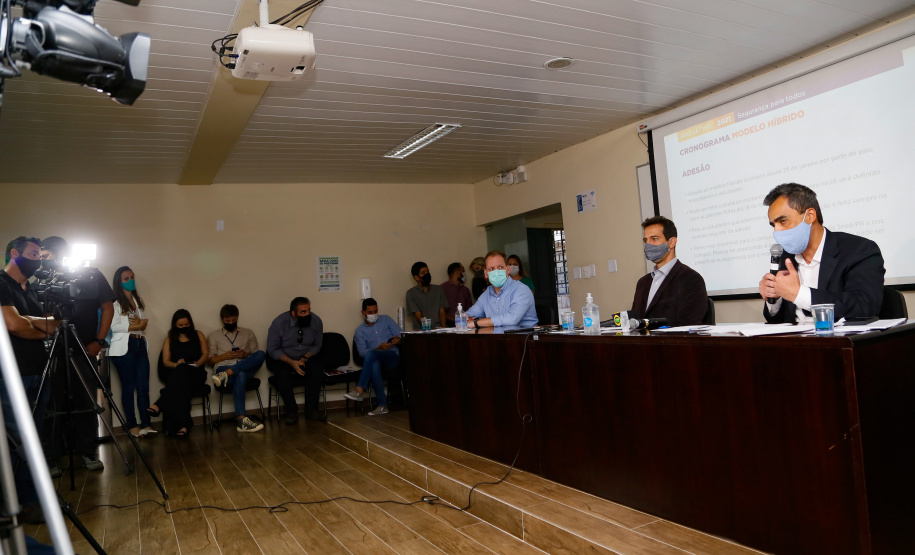 Educação apresenta cronograma da rede estadual para volta às aulas, Secretário Educação Renato Feder, Gláucio Dias e Nestor Werner Junior.Foto Gilson Abreu/AEN