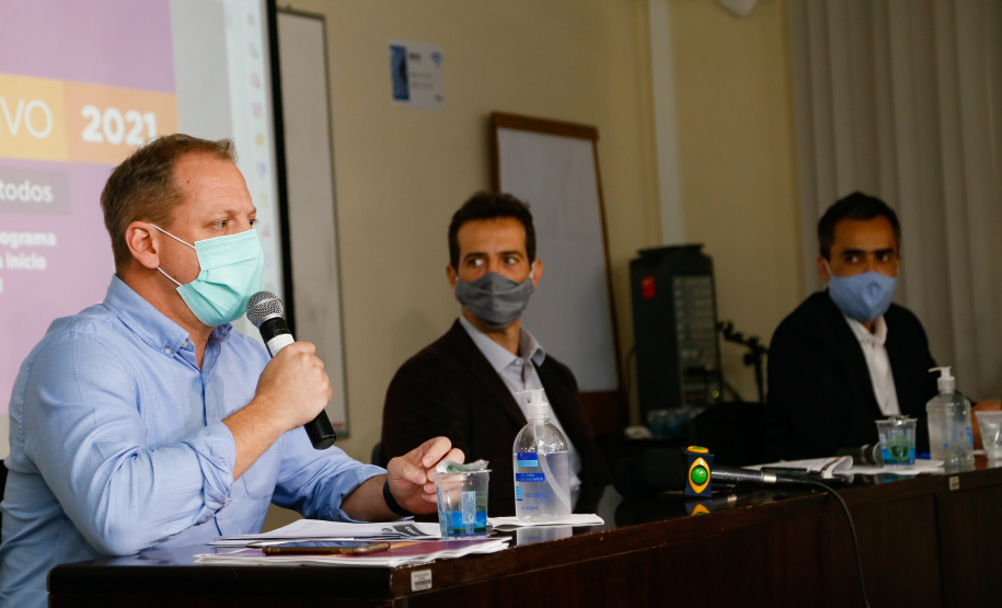 Educação apresenta cronograma da rede estadual para volta às aulas, Secretário Educação Renato Feder, Gláucio Dias e Nestor Werner Junior.Foto Gilson Abreu/AEN