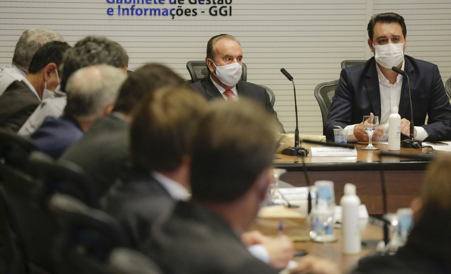 O presidente da cooperativa Lar, Irineo da Costa Rodrigues, apresentou nesta quarta-feira (10) ao governador Carlos Massa Ratinho Junior e aos secretários de Estado um plano de investimento de R$ 2,412 bilhões até 2024 na suinocultura e na avicultura, com previsão de dobrar a quantidade de funcionários diretos e alcançar 26 mil contratados. - Curitiba, 10/02/2021 - Foto: Jonathan Campos/AEN