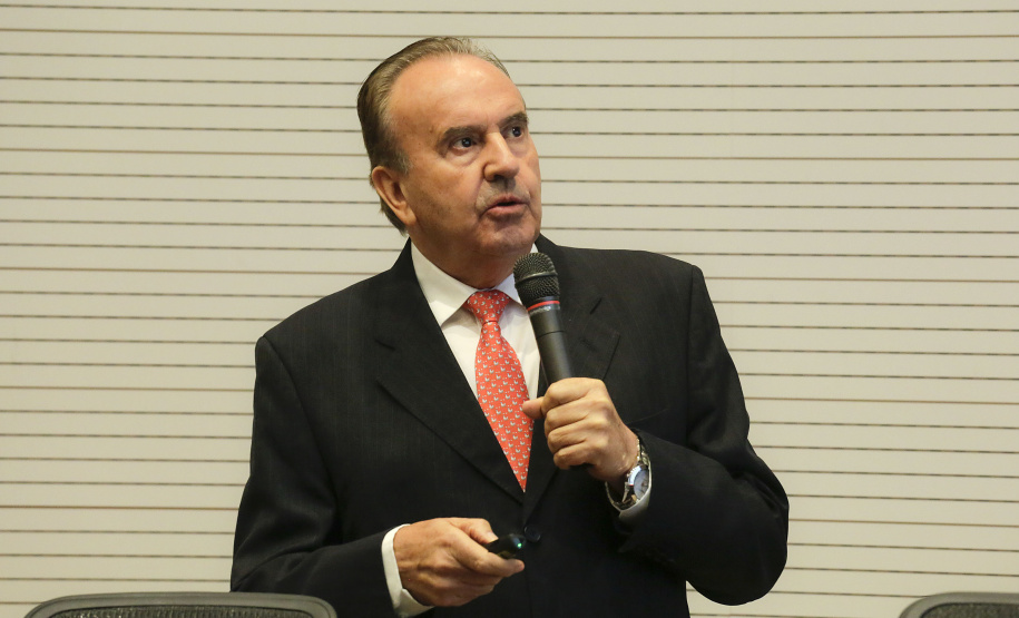 O presidente da cooperativa Lar, Irineo da Costa Rodrigues, apresentou nesta quarta-feira (10) ao governador Carlos Massa Ratinho Junior e aos secretários de Estado um plano de investimento de R$ 2,412 bilhões até 2024 na suinocultura e na avicultura, com previsão de dobrar a quantidade de funcionários diretos e alcançar 26 mil contratados. - Curitiba, 10/02/2021 - Foto: Jonathan Campos/AEN