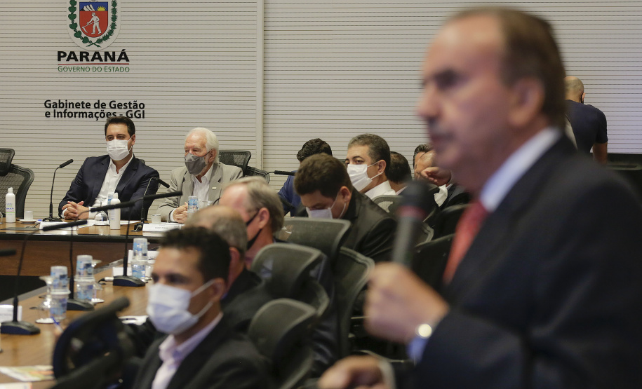 O presidente da cooperativa Lar, Irineo da Costa Rodrigues, apresentou nesta quarta-feira (10) ao governador Carlos Massa Ratinho Junior e aos secretários de Estado um plano de investimento de R$ 2,412 bilhões até 2024 na suinocultura e na avicultura, com previsão de dobrar a quantidade de funcionários diretos e alcançar 26 mil contratados. - Curitiba, 10/02/2021 - Foto: Jonathan Campos/AEN