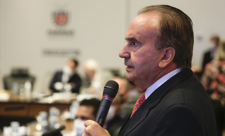 O presidente da cooperativa Lar, Irineo da Costa Rodrigues, apresentou nesta quarta-feira (10) ao governador Carlos Massa Ratinho Junior e aos secretários de Estado um plano de investimento de R$ 2,412 bilhões até 2024 na suinocultura e na avicultura, com previsão de dobrar a quantidade de funcionários diretos e alcançar 26 mil contratados. - Curitiba, 10/02/2021 - Foto: Jonathan Campos/AEN