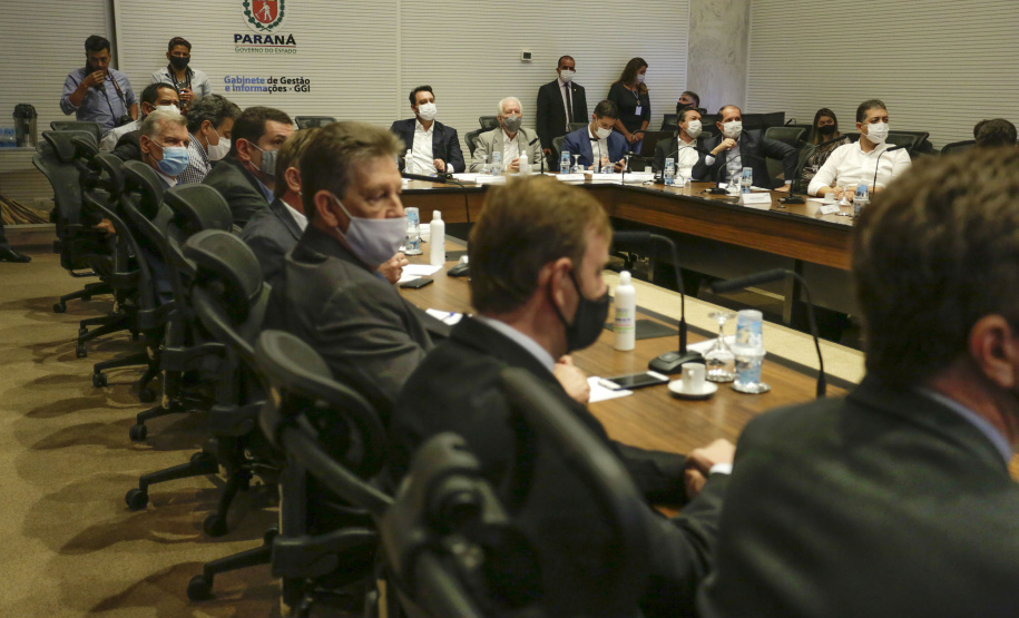 O presidente da cooperativa Lar, Irineo da Costa Rodrigues, apresentou nesta quarta-feira (10) ao governador Carlos Massa Ratinho Junior e aos secretários de Estado um plano de investimento de R$ 2,412 bilhões até 2024 na suinocultura e na avicultura, com previsão de dobrar a quantidade de funcionários diretos e alcançar 26 mil contratados. - Curitiba, 10/02/2021 - Foto: Jonathan Campos/AEN