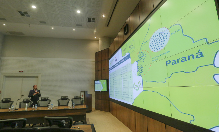 O presidente da cooperativa Lar, Irineo da Costa Rodrigues, apresentou nesta quarta-feira (10) ao governador Carlos Massa Ratinho Junior e aos secretários de Estado um plano de investimento de R$ 2,412 bilhões até 2024 na suinocultura e na avicultura, com previsão de dobrar a quantidade de funcionários diretos e alcançar 26 mil contratados. - Curitiba, 10/02/2021 - Foto: Jonathan Campos/AEN