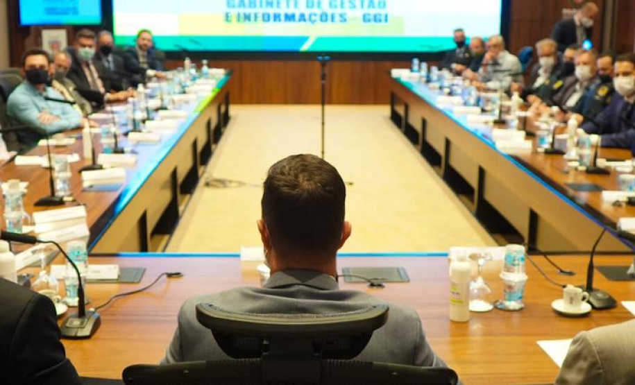 Deputados, prefeitos e lideranças do Sudoeste participaram de reunião sobre a revitalização da PRC-280 e a inclusão da rodovia no pacote de concessões do Governo Federal. O encontro contou com o vice-governador Darci Piana, o chefe da Casa Civil, Guto Silva; o secretário estadual de Infraestrutura e Logística, Sandro Alex, e o diretor-geral do DER-PR, Fernando Furiatti. Foto: Guilherme Flores