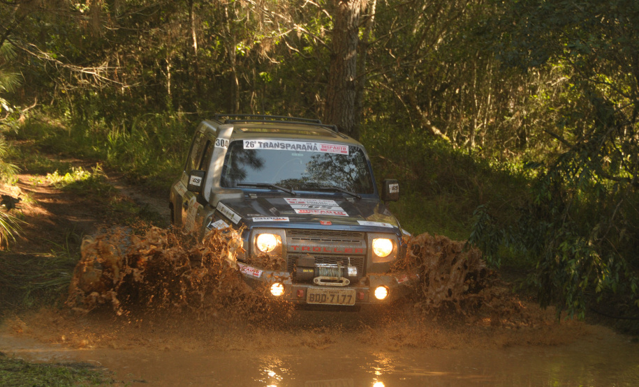A 27ª edição do Transparaná conta até o momento com 112 veículos inscritos e terá cerca de mil quilômetros de percurso. A largada será às 8h do dia 17 de fevereiro, quarta-feira, de Foz do Iguaçu (Parque das Cataratas) e o trajeto vai passar por Cascavel, Guarapuava, Irati, com chegada no Palácio Iguaçu, em Curitiba, no dia 20.  -  Foto: Divulgação