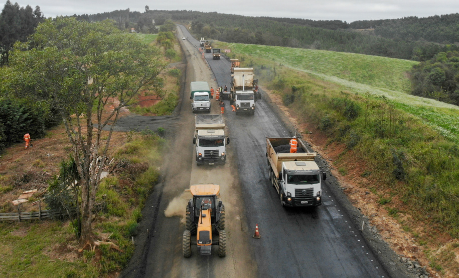 Investimentos do Governo do Paraná aumentaram 21% em 2020. - PR 364 - Irati a São Mateus.Foto Gilson Abreu/AEN