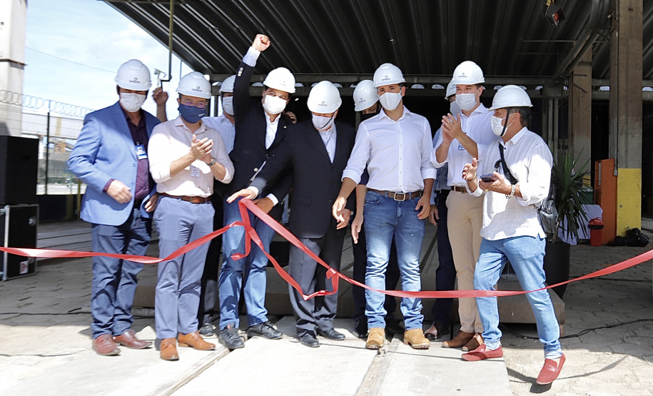 A Cotriguaçu, um dos onze terminais que integram o Corredor de Exportação Leste do Porto de Paranaguá, inaugurou nesta quarta-feira (10) um novo desvio ferroviário. O investimento privado na remodelação, de R$ 8 milhões, vai ao encontro do Plano Estadual Ferroviário e dos projetos da Portos do Paraná para ampliação da capacidade e participação do modal no transporte de carga.Foto: Portos do Paraná