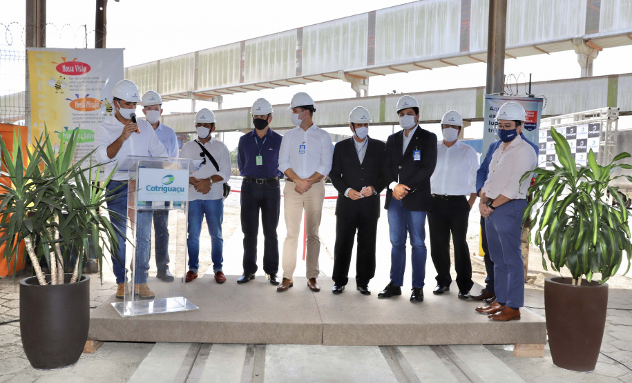 A Cotriguaçu, um dos onze terminais que integram o Corredor de Exportação Leste do Porto de Paranaguá, inaugurou nesta quarta-feira (10) um novo desvio ferroviário. O investimento privado na remodelação, de R$ 8 milhões, vai ao encontro do Plano Estadual Ferroviário e dos projetos da Portos do Paraná para ampliação da capacidade e participação do modal no transporte de carga.