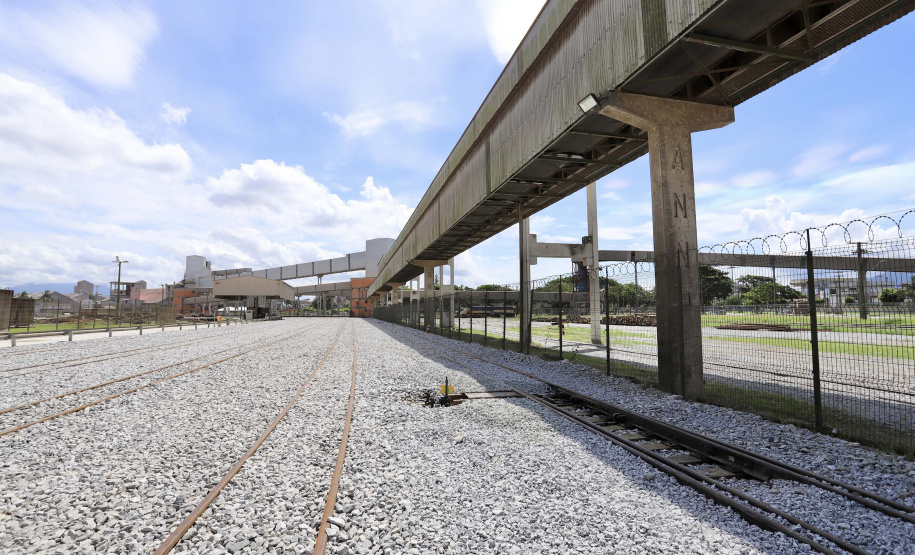 A Cotriguaçu, um dos onze terminais que integram o Corredor de Exportação Leste do Porto de Paranaguá, inaugurou nesta quarta-feira (10) um novo desvio ferroviário. O investimento privado na remodelação, de R$ 8 milhões, vai ao encontro do Plano Estadual Ferroviário e dos projetos da Portos do Paraná para ampliação da capacidade e participação do modal no transporte de carga.