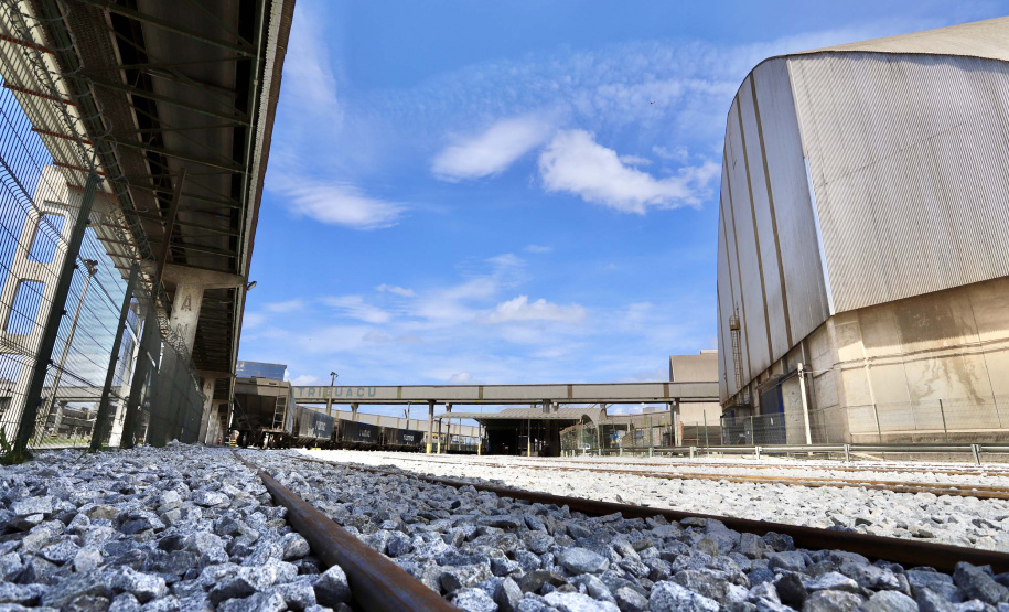 A Cotriguaçu, um dos onze terminais que integram o Corredor de Exportação Leste do Porto de Paranaguá, inaugurou nesta quarta-feira (10) um novo desvio ferroviário. O investimento privado na remodelação, de R$ 8 milhões, vai ao encontro do Plano Estadual Ferroviário e dos projetos da Portos do Paraná para ampliação da capacidade e participação do modal no transporte de carga.