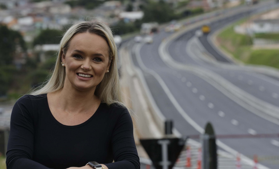 O governador Carlos Massa Ratinho Junior participou nesta quinta-feira (11) da inauguração do viaduto de acesso a Piraí do Sul e ao Santuário Nossa Senhora das Brotas, nos Campos Gerais. Ele está localizado no km 256 da PR-151 e foi construído em apenas dez meses pela concessionária CCR RodoNorte, que administra a ligação entre Ponta Grossa e Jaguariaíva.