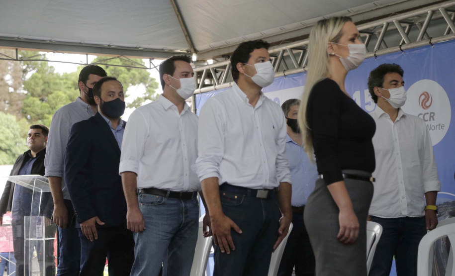 O governador Carlos Massa Ratinho Junior participou nesta quinta-feira (11) da inauguração do viaduto de acesso a Piraí do Sul e ao Santuário Nossa Senhora das Brotas, nos Campos Gerais. Ele está localizado no km 256 da PR-151 e foi construído em apenas dez meses pela concessionária CCR RodoNorte, que administra a ligação entre Ponta Grossa e Jaguariaíva.
