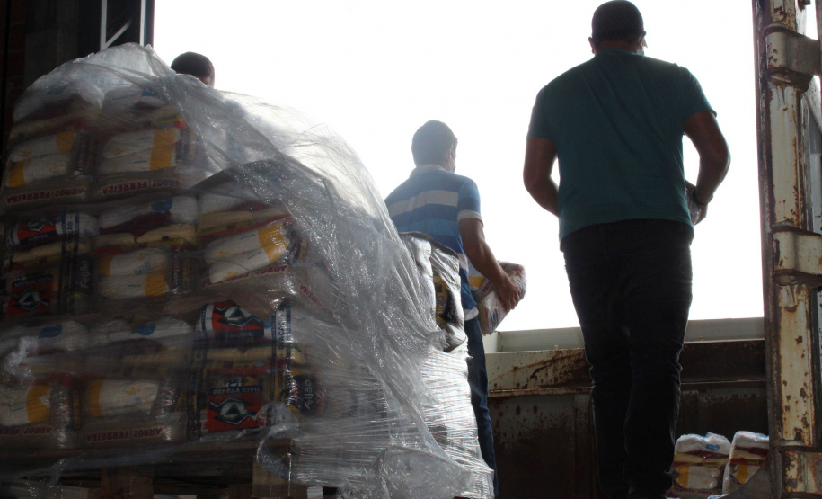 Seis municípios que decretaram situação de emergência no final de 2020 em decorrência da estiagem estão recebendo auxílio para o atendimento à população mais afetada.  -  Foto: Divulgação Defesa Civil do Paraná