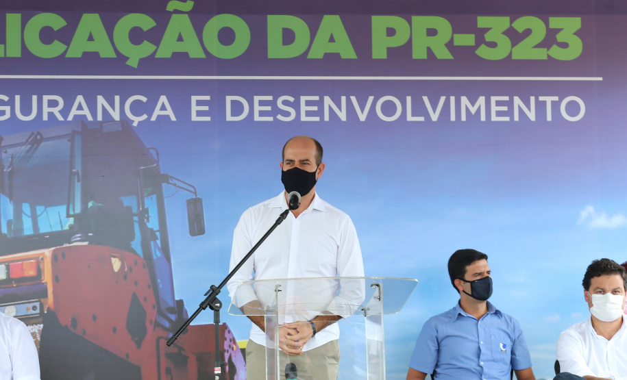 O governador Carlos Massa Ratinho Junior participa nesta quinta-feira (11) da entrega da primeira parte da duplicação da PR-323 entre Doutor Camargo e Paiçandu, na região Noroeste. O investimento por parte do Governo do Estado em toda a obra é de R$ 78,7 milhões. 11/02/2021 - Foto: Geraldo Bubniak/AEN