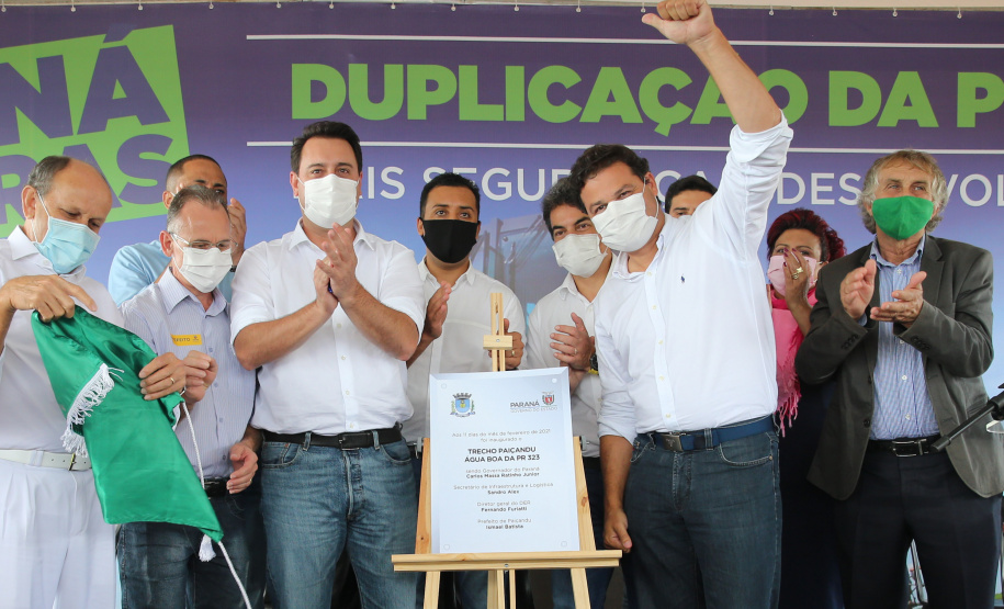 O governador Carlos Massa Ratinho Junior participa nesta quinta-feira (11) da entrega da primeira parte da duplicação da PR-323 entre Doutor Camargo e Paiçandu, na região Noroeste. O investimento por parte do Governo do Estado em toda a obra é de R$ 78,7 milhões. 11/02/2021 - Foto: Geraldo Bubniak/AEN