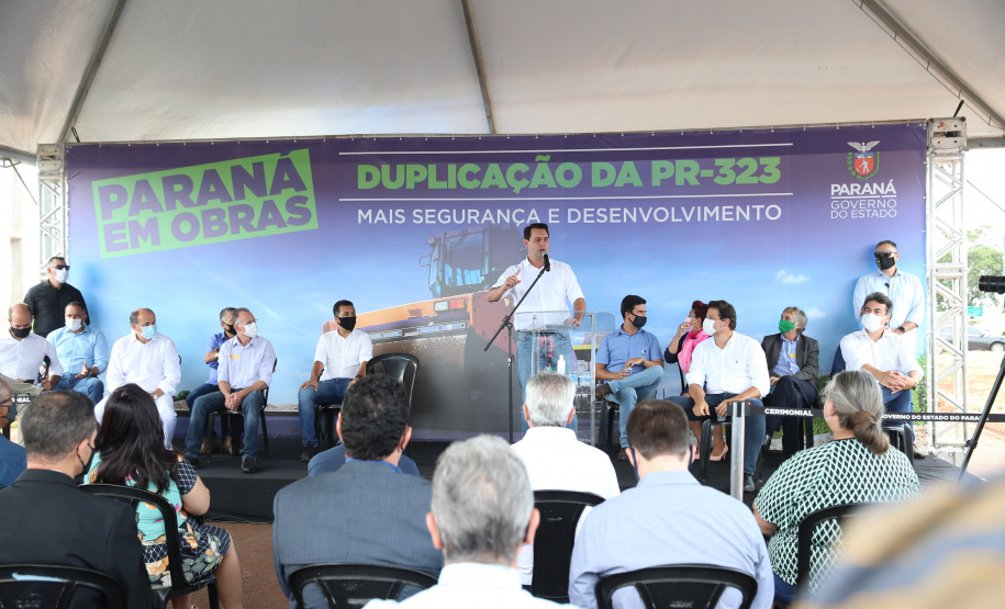 O governador Carlos Massa Ratinho Junior participa nesta quinta-feira (11) da entrega da primeira parte da duplicação da PR-323 entre Doutor Camargo e Paiçandu, na região Noroeste. O investimento por parte do Governo do Estado em toda a obra é de R$ 78,7 milhões. 11/02/2021 - Foto: Geraldo Bubniak/AEN