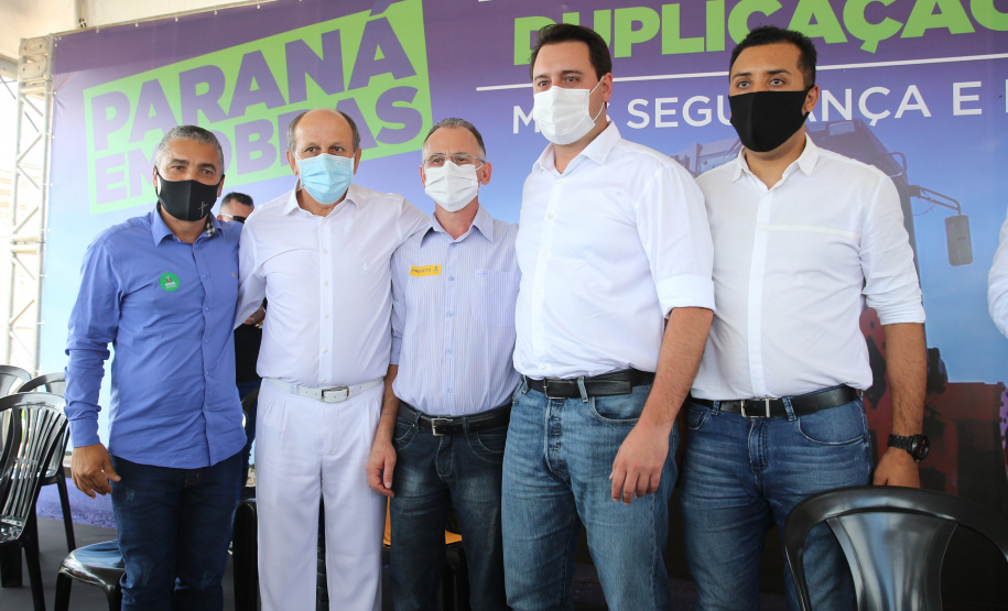 O governador Carlos Massa Ratinho Junior participa nesta quinta-feira (11) da entrega da primeira parte da duplicação da PR-323 entre Doutor Camargo e Paiçandu, na região Noroeste. O investimento por parte do Governo do Estado em toda a obra é de R$ 78,7 milhões. 11/02/2021 - Foto: Geraldo Bubniak/AEN