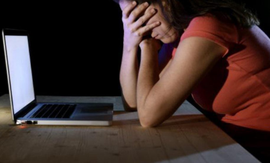 Com o isolamento social ocasionado pela pandemia do coronavírus, intensificaram- se os crimes sexuais via internet. Para combater esta prática e prestar auxílio as vítimas, a Secretaria da Justiça, Família e Trabalho do Paraná, através do Departamento de Garantias dos Direitos da Mulher, está implantando o “Programa de Enfrentamento à Violência Virtual contra Mulheres e Meninas”.  -  Foto: Divulgação SEJUF