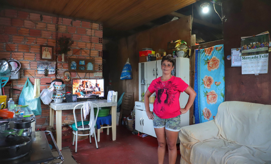 Programa Luz Fraterna em União da Vitória. Na foto, Floraci Aparecida de Oliveira. - União da Vitória, 08/02/2021 - Foto: José Fernando Ogura/AEN