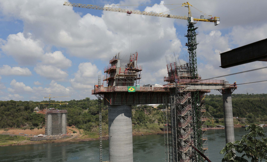 Obras da Ponte da Integração Brasil - Paraguai  -  Foto: JONATHAN CAMPOS/AEN
