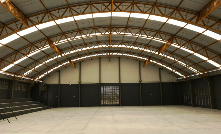 Engenheiros da Cohapar retomaram neste ano o trabalho de fiscalização das obras de reformas de escolas paranaenses. A iniciativa faz parte de um termo de cooperação técnica firmado em 2019 pela companhia com o Instituto Paranaense de Desenvolvimento Educacional (Fundepar), vinculado à Secretaria de Estado da Educação, e já abrange ações de melhorias em 101 unidades da rede estadual de ensino.