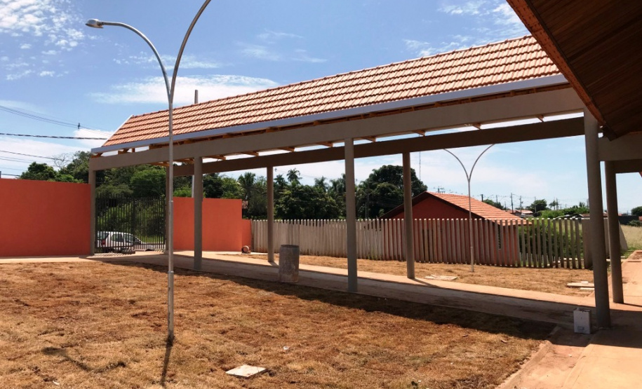 Engenheiros da Cohapar retomaram neste ano o trabalho de fiscalização das obras de reformas de escolas paranaenses. A iniciativa faz parte de um termo de cooperação técnica firmado em 2019 pela companhia com o Instituto Paranaense de Desenvolvimento Educacional (Fundepar), vinculado à Secretaria de Estado da Educação, e já abrange ações de melhorias em 101 unidades da rede estadual de ensino.