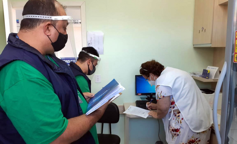 Trabalho tem como objetivo verificar cumprimento de plano de vacinação e o recebimento das doses pelas prefeituras, em complemento ao recebimento de denúncias de fura-filas
Foto: CGE