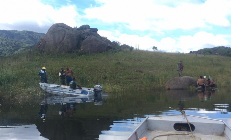 Fiscais da regional do Instituto Água e Terra (IAT) de Curitiba realizaram (do dia 11 ao 15) operação para coibir a pesca ilegal na Represa Capivari Cachoeira, nos municípios de Campina Grande do Sul e Bocaiúva do Sul.  Foto: IAT