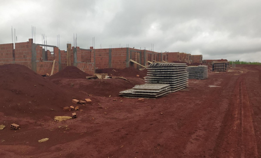 Representantes da Cohapar e da prefeitura de Marumbi se reuniram nesta semana para debater o procedimento de seleção das famílias que vão morar nas 50 casas populares que estão sendo construídas pelo Governo do Estado na cidade. Foto: Cohapar