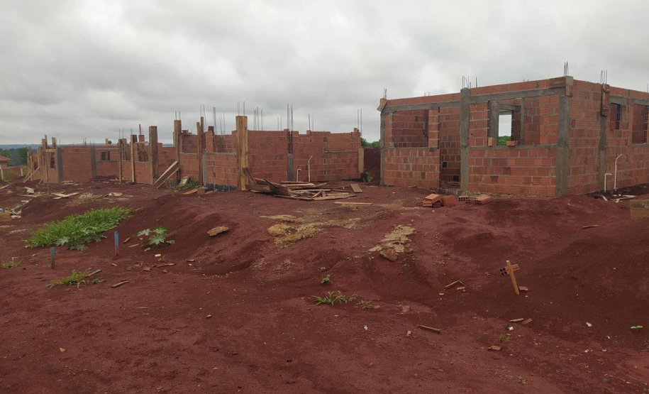 Representantes da Cohapar e da prefeitura de Marumbi se reuniram nesta semana para debater o procedimento de seleção das famílias que vão morar nas 50 casas populares que estão sendo construídas pelo Governo do Estado na cidade. Foto: Cohapar