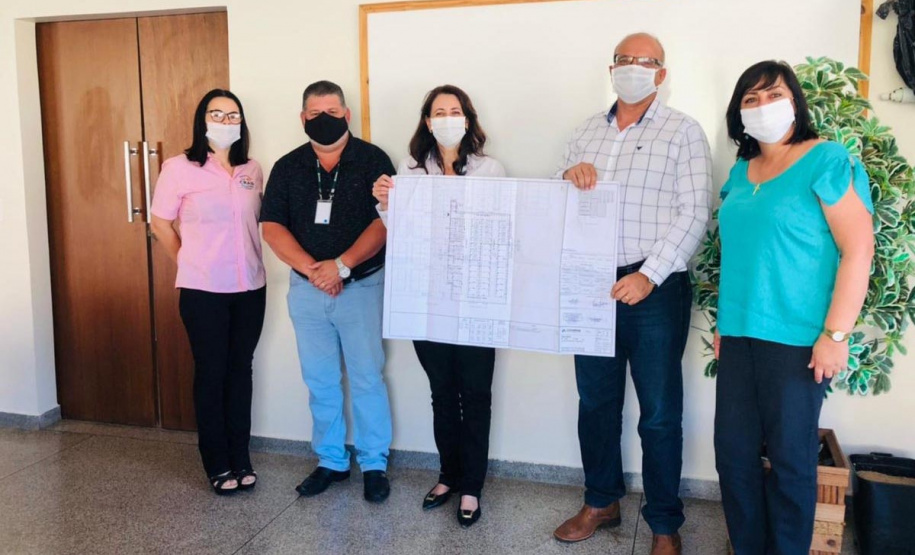 Representantes da Cohapar e da prefeitura de Marumbi se reuniram nesta semana para debater o procedimento de seleção das famílias que vão morar nas 50 casas populares que estão sendo construídas pelo Governo do Estado na cidade. Foto: Cohapar