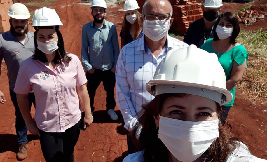 Representantes da Cohapar e da prefeitura de Marumbi se reuniram nesta semana para debater o procedimento de seleção das famílias que vão morar nas 50 casas populares que estão sendo construídas pelo Governo do Estado na cidade. Foto: Cohapar