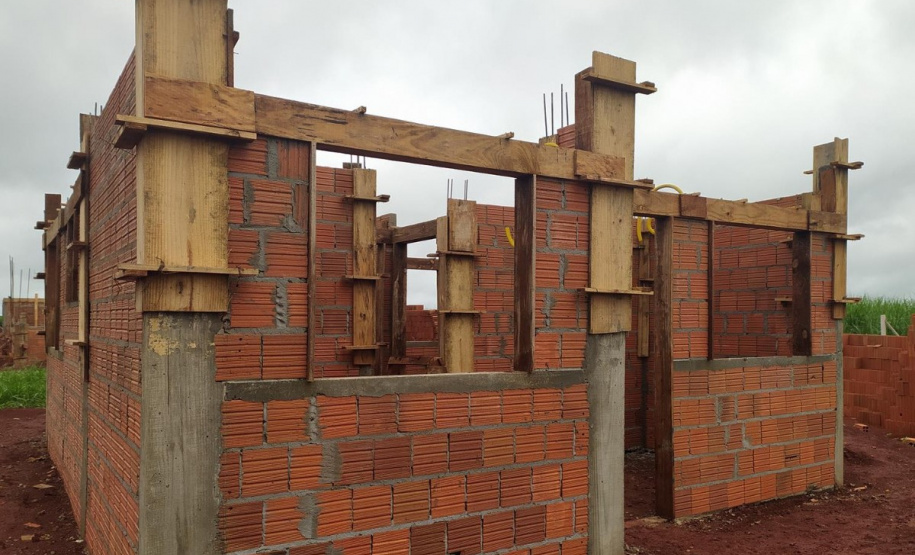 Representantes da Cohapar e da prefeitura de Marumbi se reuniram nesta semana para debater o procedimento de seleção das famílias que vão morar nas 50 casas populares que estão sendo construídas pelo Governo do Estado na cidade. Foto: Cohapar