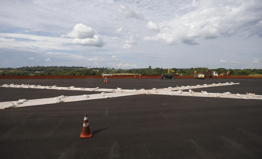 Governador Carlos Massa Ratinho Junior durante uma visita as obras do Aeroporto Internacional de Foz do Iguaçu.
