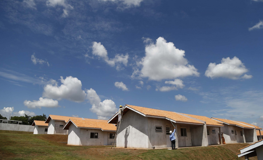 O governador Carlos Massa Ratinho Junior vistoria as obras do Condomínio do Idoso de Foz do Iguaçu.