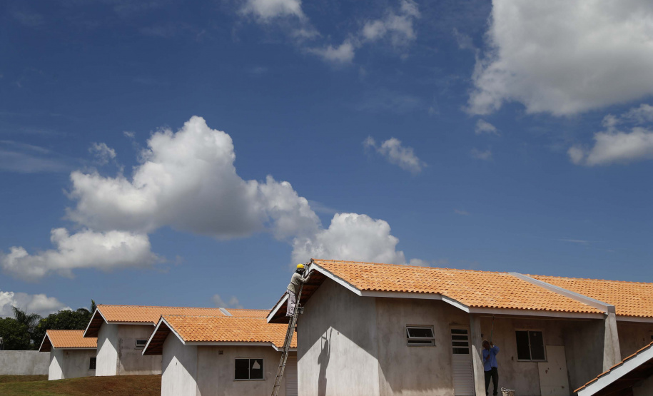 O governador Carlos Massa Ratinho Junior vistoria as obras do Condomínio do Idoso de Foz do Iguaçu.