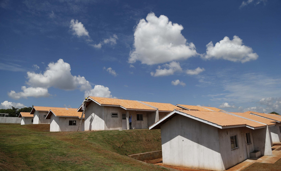 O governador Carlos Massa Ratinho Junior vistoria as obras do Condomínio do Idoso de Foz do Iguaçu.