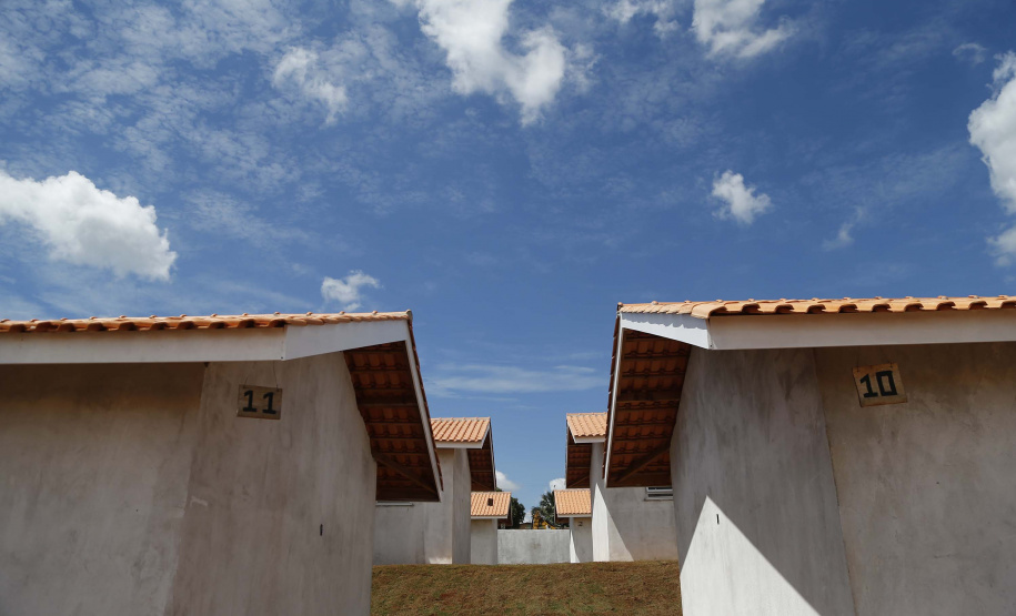 O governador Carlos Massa Ratinho Junior vistoria as obras do Condomínio do Idoso de Foz do Iguaçu.