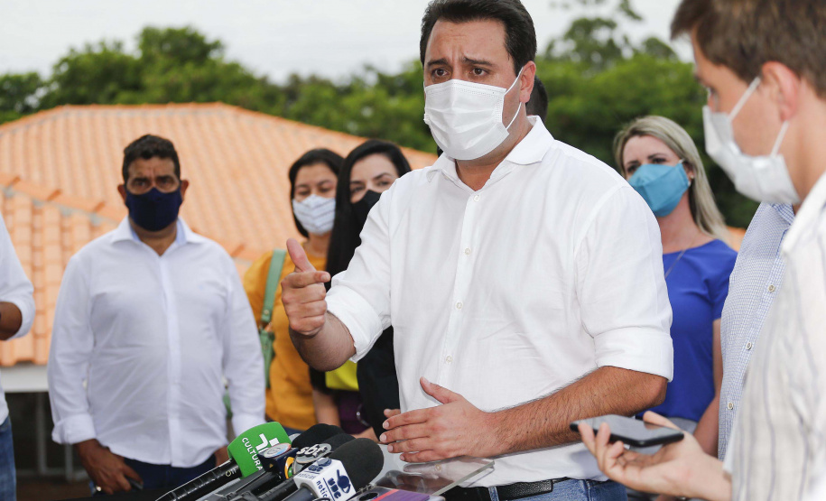 O governador Carlos Massa Ratinho Junior vistoria as obras do Condomínio do Idoso de Foz do Iguaçu.