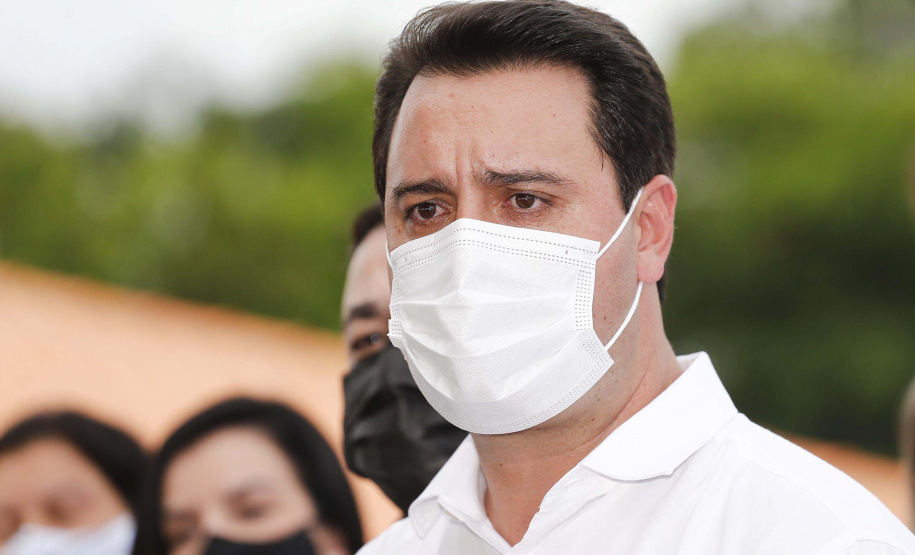 O governador Carlos Massa Ratinho Junior vistoria as obras do Condomínio do Idoso de Foz do Iguaçu.