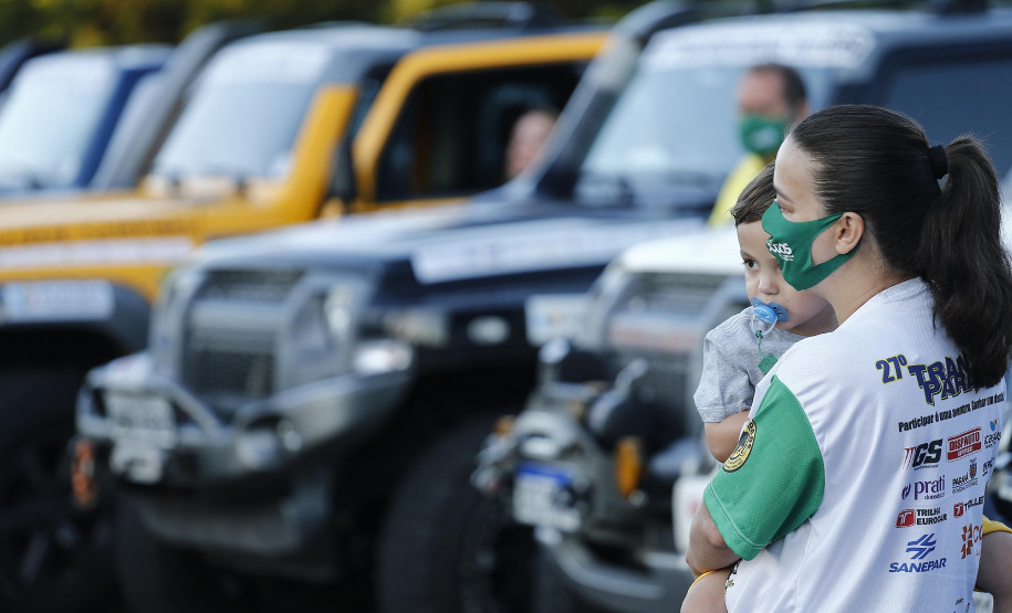O governador Carlos Massa Ratinho Junior participou nesta quarta-feira (17) da largada oficial do 27º Rally Transparaná, uma das maiores competições off-road da América Latina, no Parque Nacional do Iguaçu, em Foz do Iguaçu.